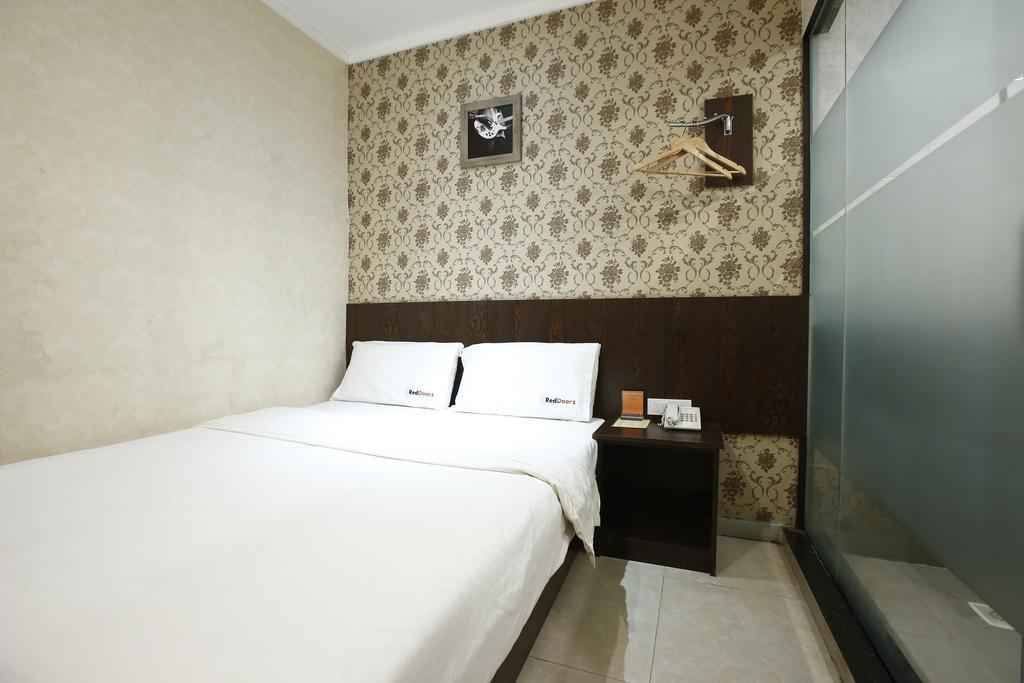 Hotel Reddoorz @ Gajah Mada Yakarta Exterior foto