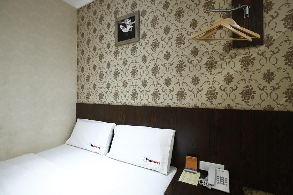 Hotel Reddoorz @ Gajah Mada Yakarta Exterior foto
