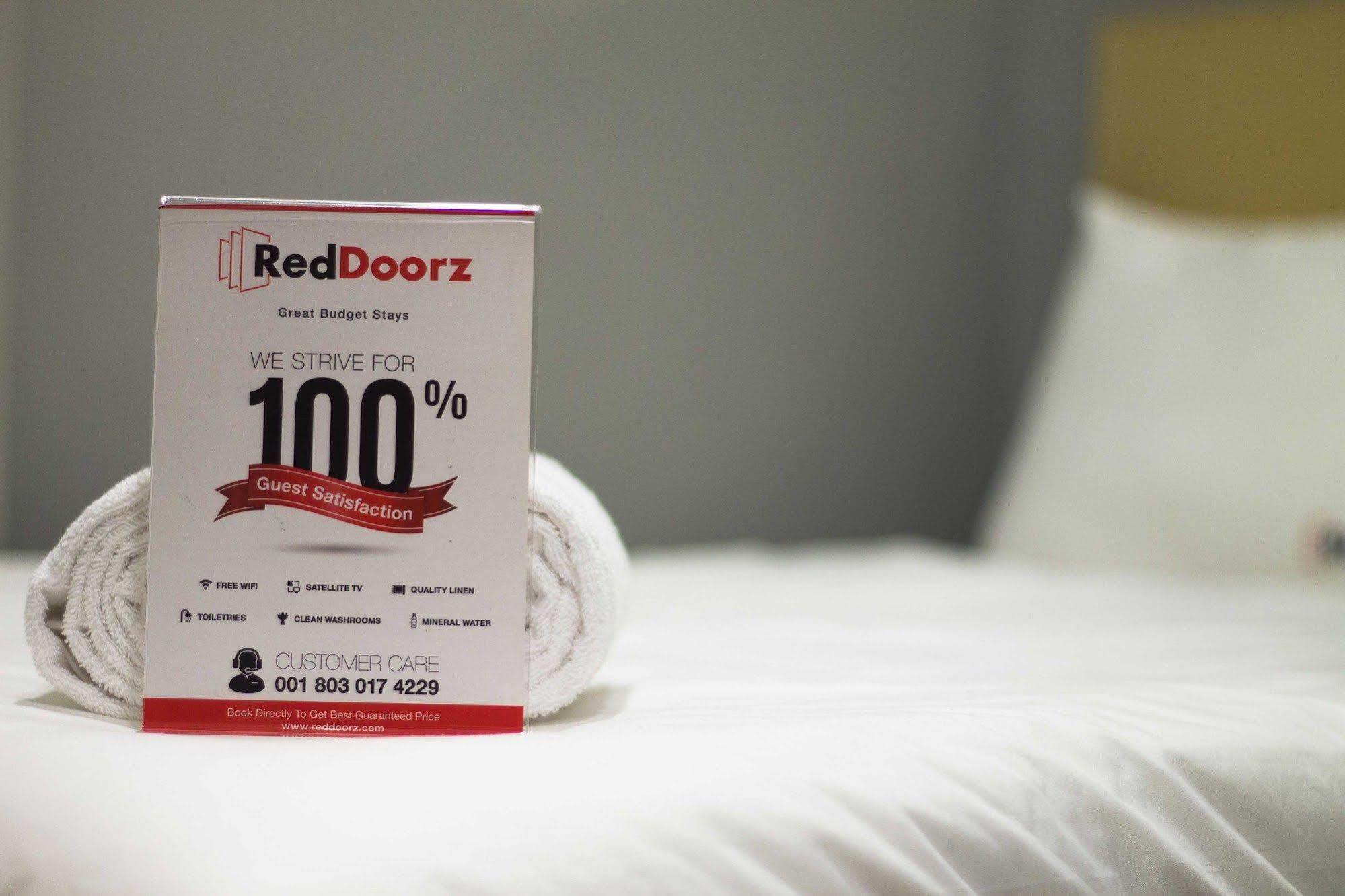 Hotel Reddoorz @ Gajah Mada Yakarta Exterior foto